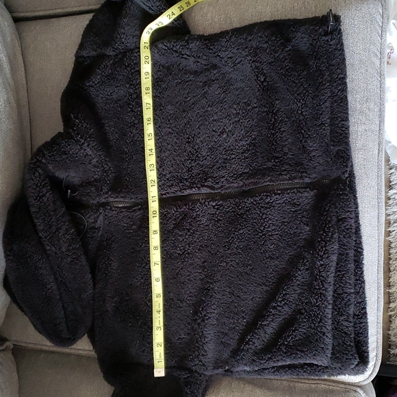 Victoria Secret's PINK Sherpa Black Crop Hooded Jacket, Sml - Picture 6 of 6